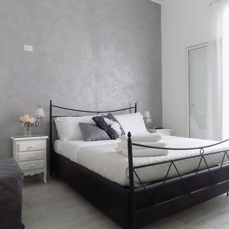 1 Amore Romantica Casa Centrale, Silenziosa Ristrutturata Неаполь Экстерьер фото